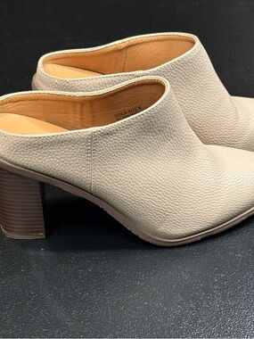 Groove Taupe/Cream Textured Leather Block Heel Mule NWT